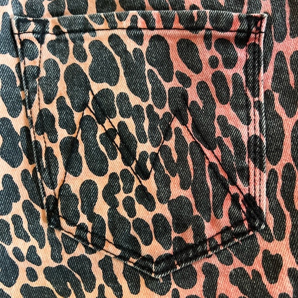 High waisted Looker Fray jeans by MOTHER denim. “Radioactive Paw” print. Size 29 - Picture 5 of 6
